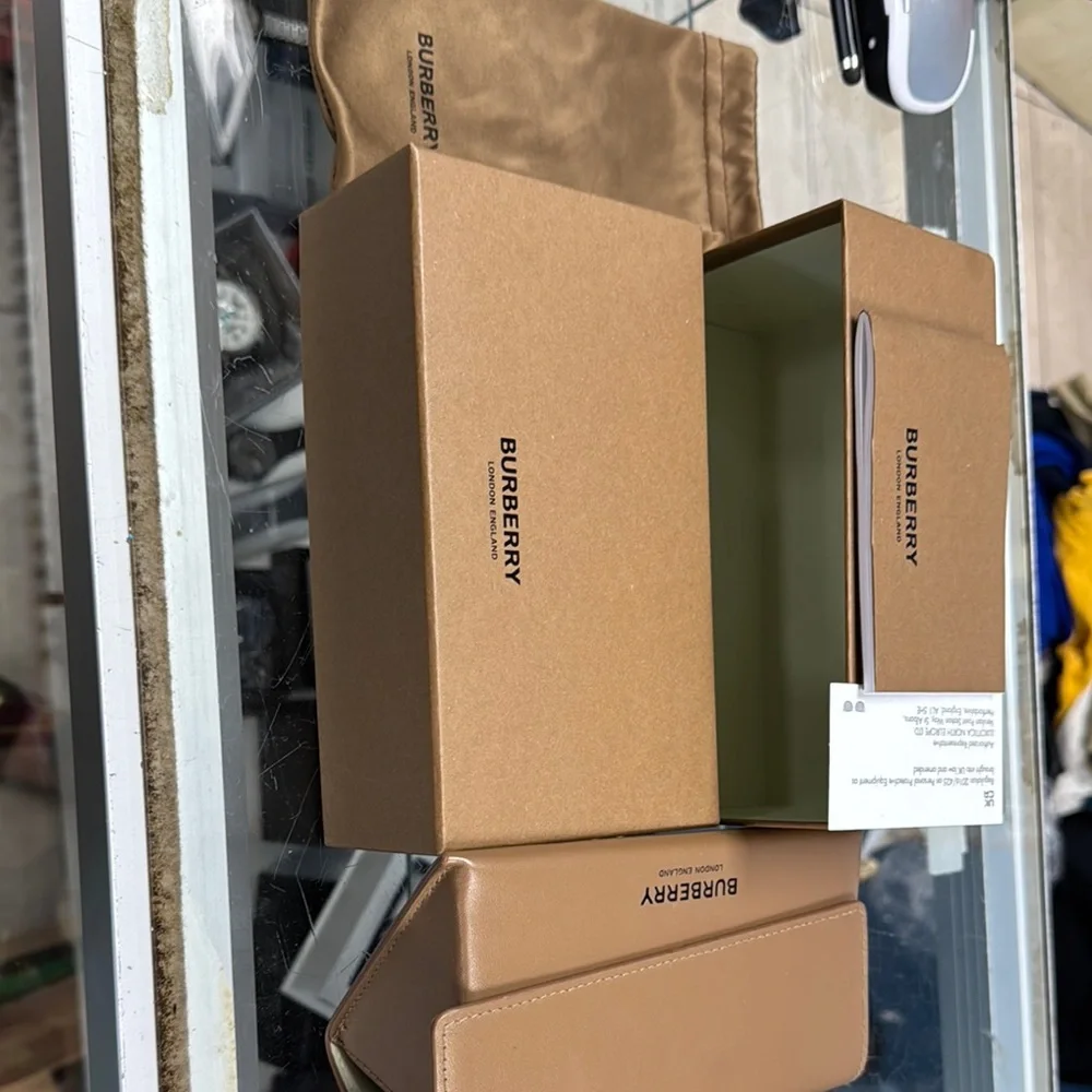 Burberry Arden 0BE4391-300018G Women’s Sunglasses with Case - Picture 10 of 10